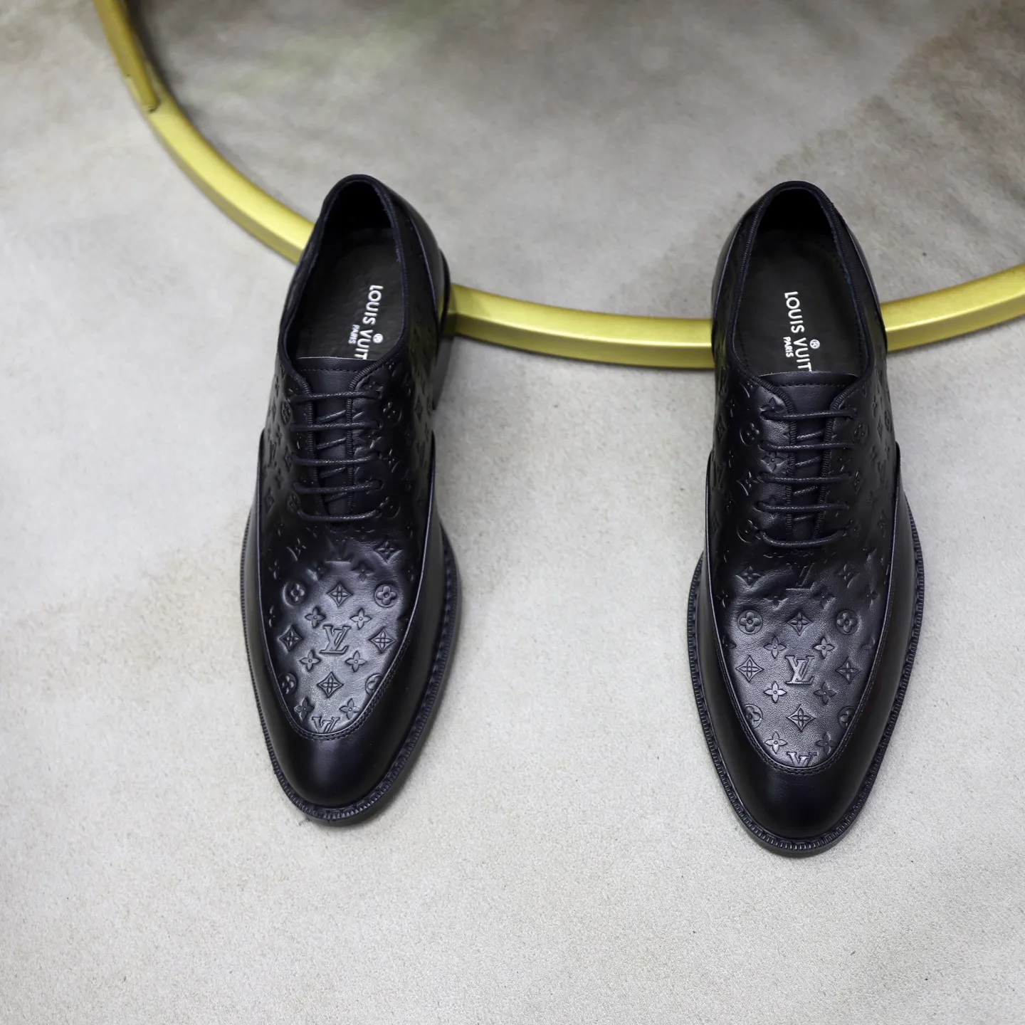 Men's shoes: 280🙅‍♂️🙅‍♂️🙅‍♂️Niuli Brand: LV Louis Vuitton Size: 39-44 (38, 45, 46 can be customized) Level: Counter classic Material: Original soft cowhide upper Comfortable cowhide lining Original lightweight outsole Style category: Formal business casual driving leather shoes Color: Color of the actual picture